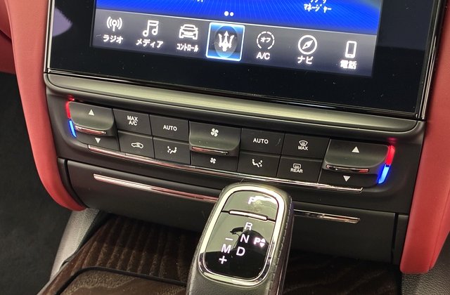 マセラティクワトロポルテベースグレード