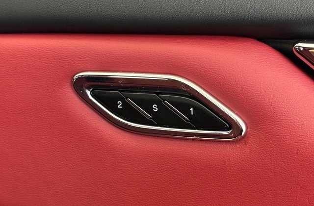 マセラティクワトロポルテベースグレード