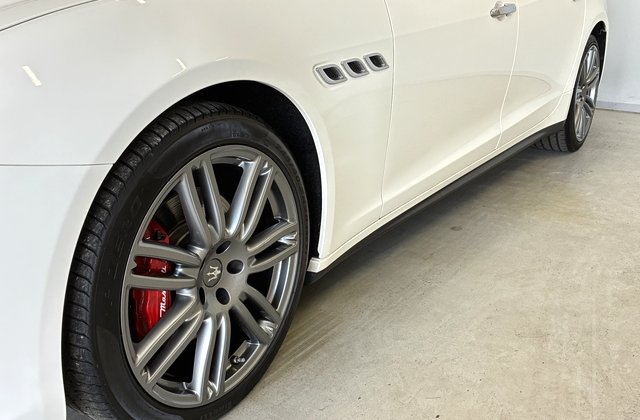 マセラティクワトロポルテベースグレード