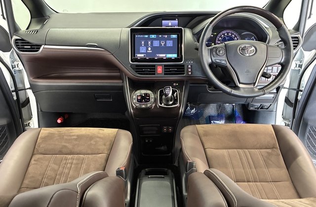 トヨタエスクァイアハイブリッド Gi プレミアムパッケージ