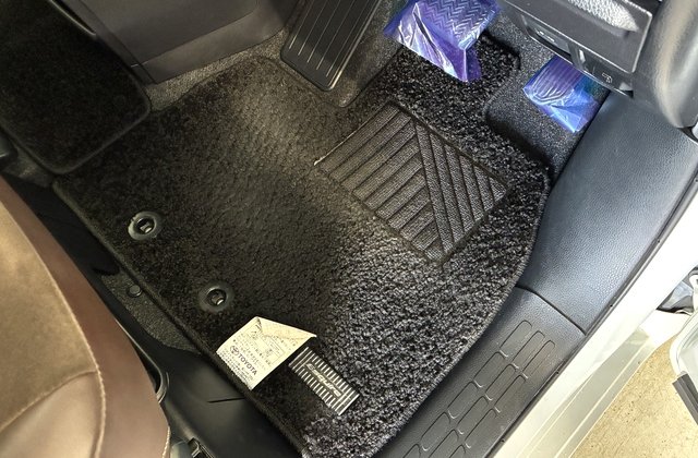 トヨタエスクァイアハイブリッド Gi プレミアムパッケージ