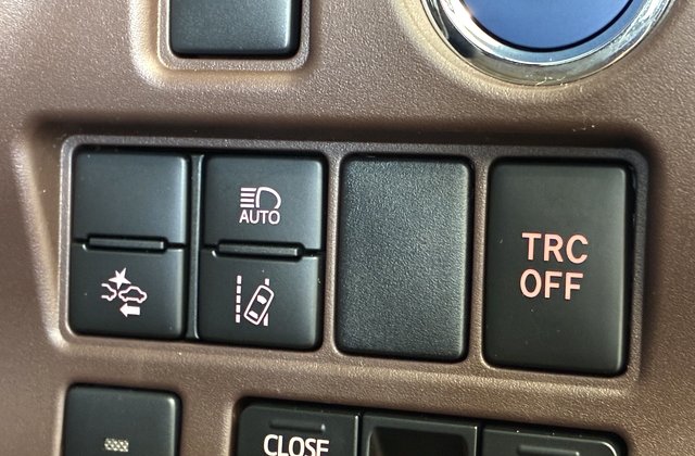 トヨタエスクァイアハイブリッド Gi プレミアムパッケージ