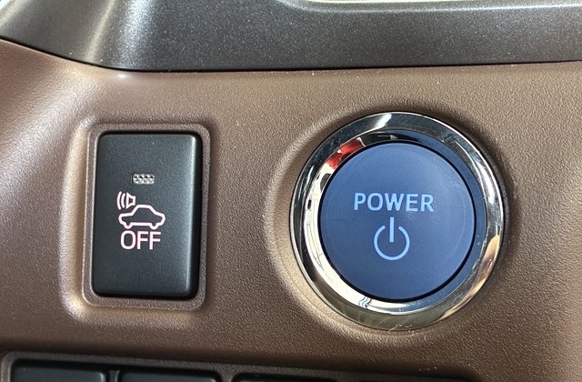 トヨタエスクァイアハイブリッド Gi プレミアムパッケージ