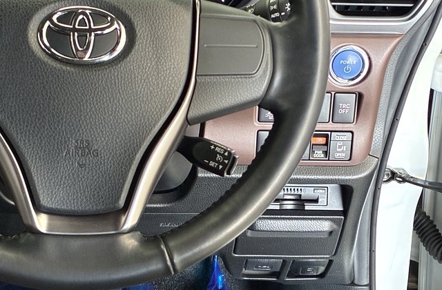 トヨタエスクァイアハイブリッド Gi プレミアムパッケージ