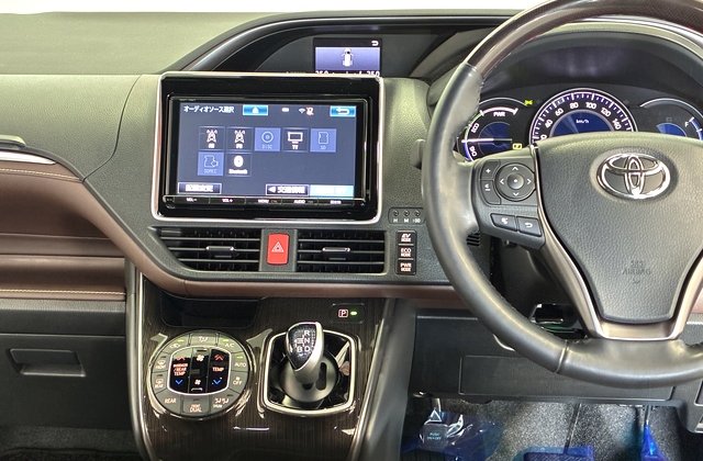 トヨタエスクァイアハイブリッド Gi プレミアムパッケージ