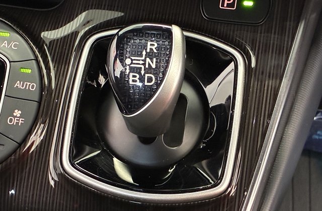 トヨタエスクァイアハイブリッド Gi プレミアムパッケージ