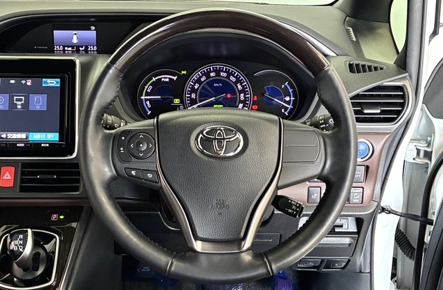 トヨタエスクァイアハイブリッド Gi プレミアムパッケージ