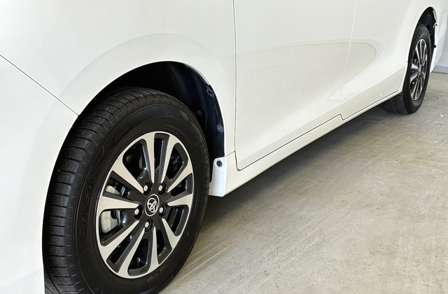 トヨタエスクァイアハイブリッド Gi プレミアムパッケージ