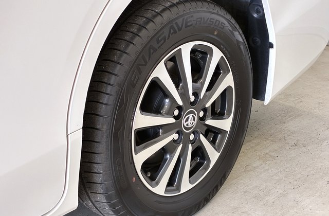 トヨタエスクァイアハイブリッド Gi プレミアムパッケージ