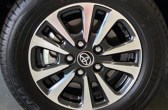 トヨタエスクァイアハイブリッド Gi プレミアムパッケージ