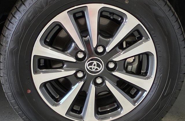 トヨタエスクァイアハイブリッド Gi プレミアムパッケージ