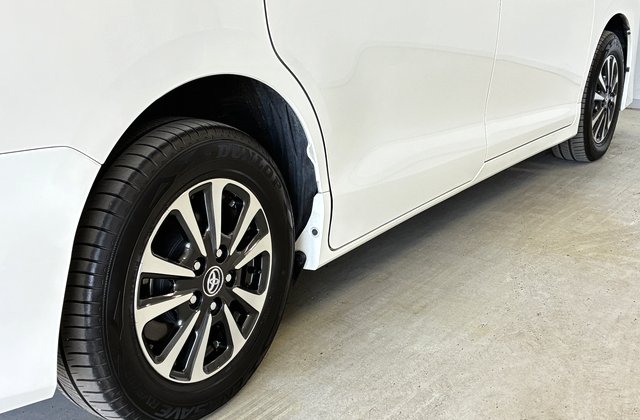 トヨタエスクァイアハイブリッド Gi プレミアムパッケージ