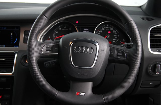 アウディQ73.6 FSIクワトロ Sラインパッケージ
