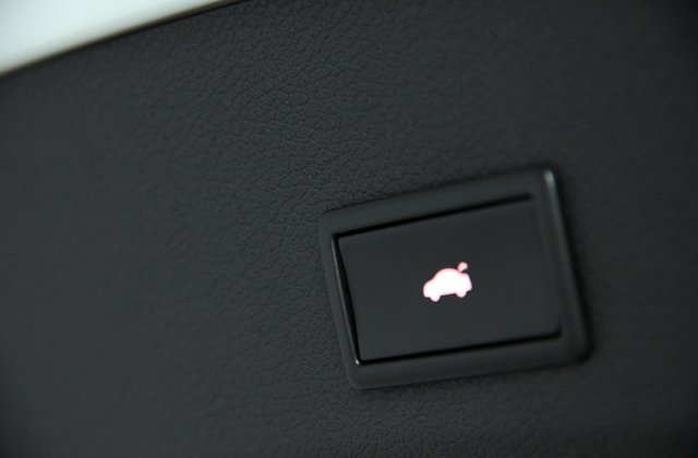 アウディQ73.6 FSIクワトロ Sラインパッケージ