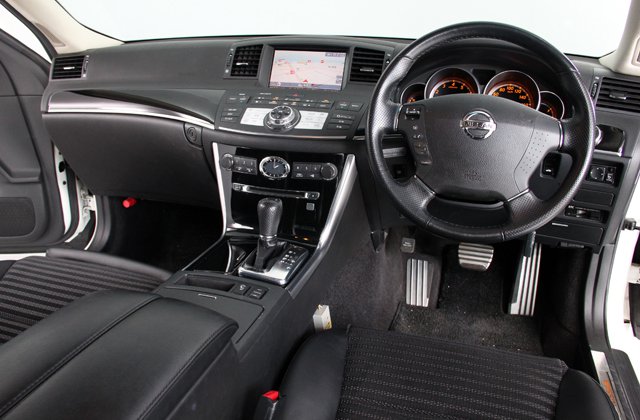 ニッサンフーガ350GT スポーツパッケージ