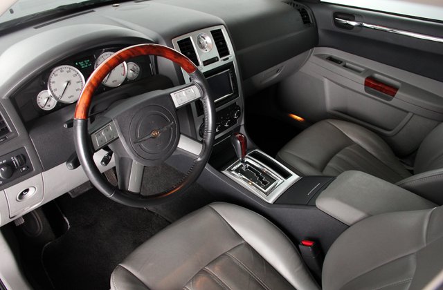 クライスラー300C5.7HEMI