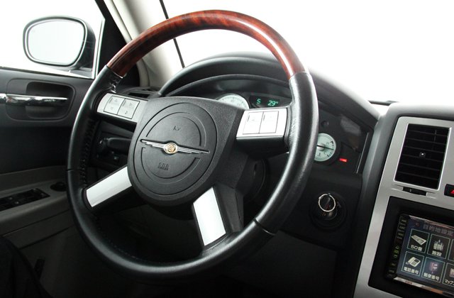 クライスラー300C5.7HEMI