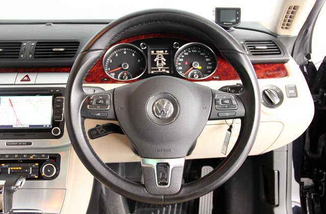 フォルクスワーゲンパサートcc V6 4モーション