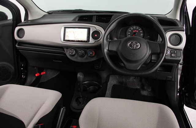 トヨタヴィッツ1.3F