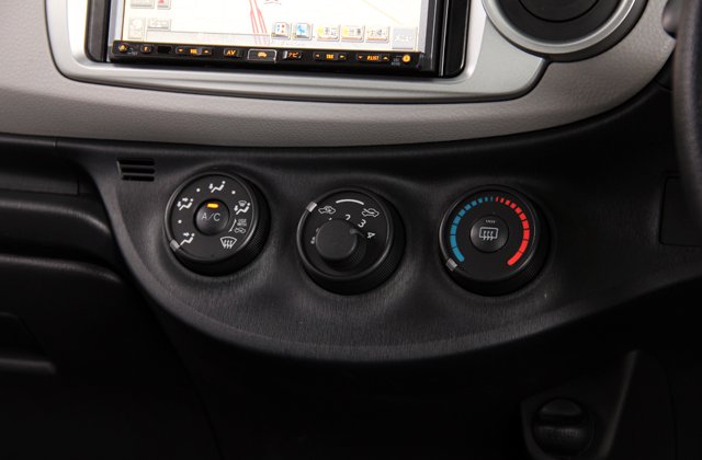 トヨタヴィッツ1.3F