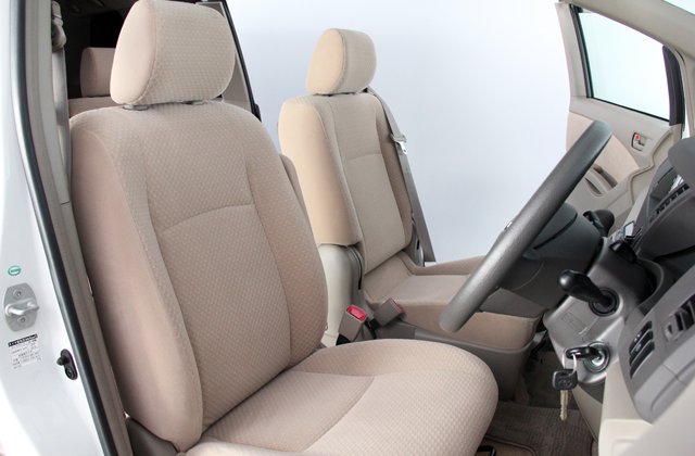 トヨタアイシスL