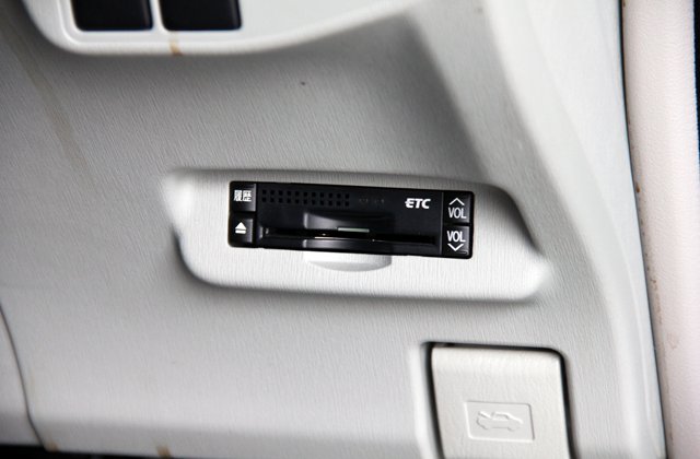 トヨタプリウスS LEDエディション