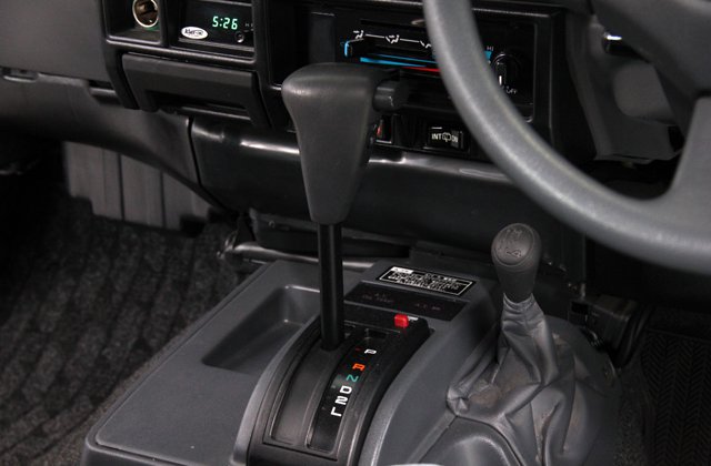 トヨタランドクルーザーLX 4ドア