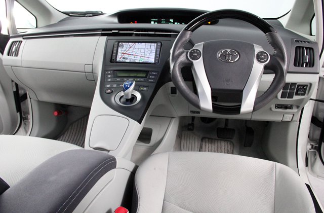 トヨタプリウスS LEDエディション