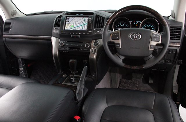 トヨタランドクルーザーAX G 60thブラックレザーセレクション