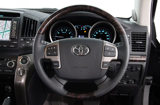 トヨタランドクルーザーAX G 60thブラックレザーセレクション