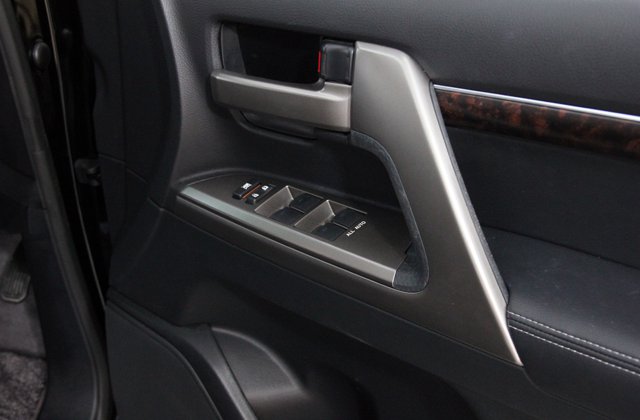 トヨタランドクルーザーAX G 60thブラックレザーセレクション