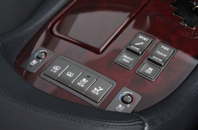 レクサスLSハイブリッドLS600hL 後席セパレートパッケージ