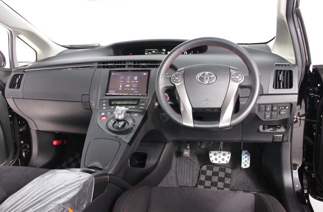 トヨタプリウスSツーリングセレクション G’s