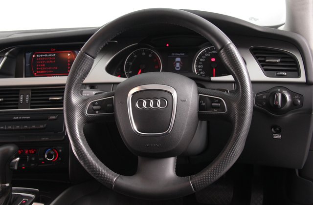 アウディA42.0TFSI クワトロ