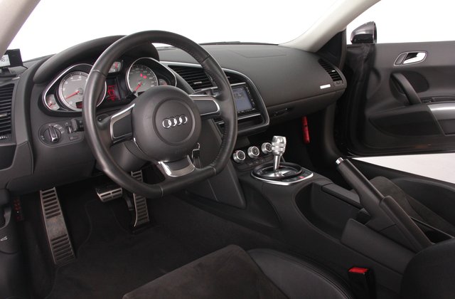 アウディR84.2FSI クワトロ