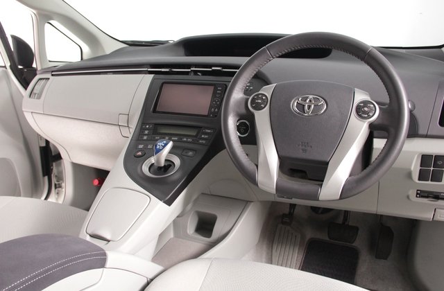 トヨタプリウスS LEDエディション