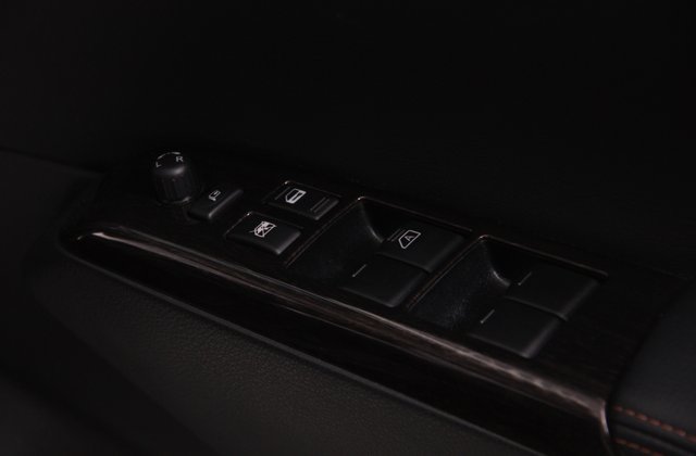 ニッサンエルグランド250ハイウェイスター アーバンクロム