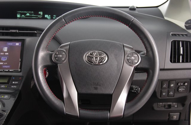 トヨタプリウスSツーリングセレクション G’s