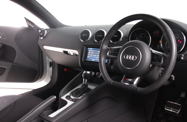 アウディTT1.8TFSI S-Line