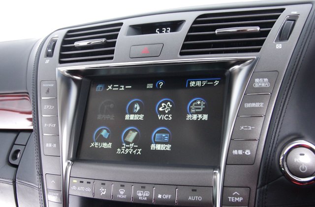 レクサスLSハイブリッドLS600hL 後席セパレートシートパッケージ