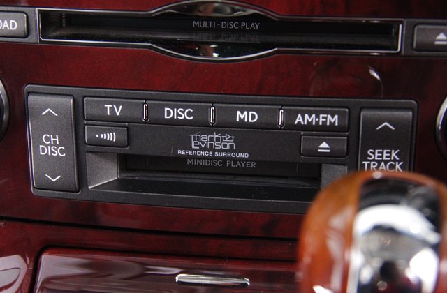 レクサスLSハイブリッドLS600hL 後席セパレートシートパッケージ