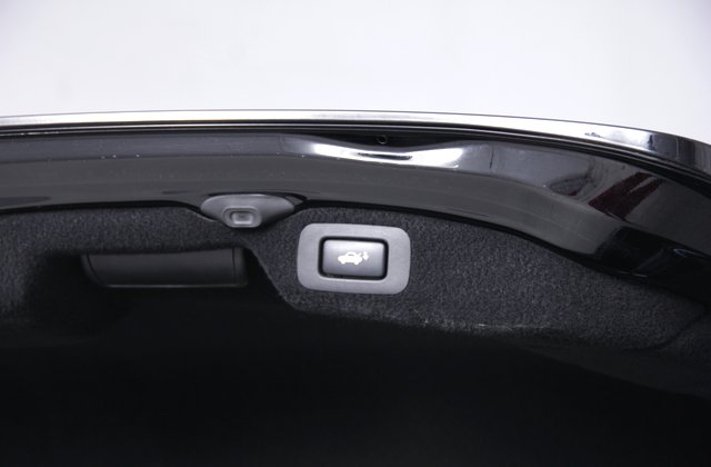 レクサスLSハイブリッドLS600hL 後席セパレートシートパッケージ