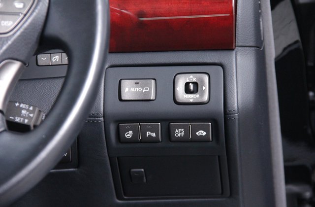 レクサスLSハイブリッドLS600hL 後席セパレートシートパッケージ