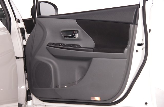 トヨタプリウスα1.8G チューンブラック