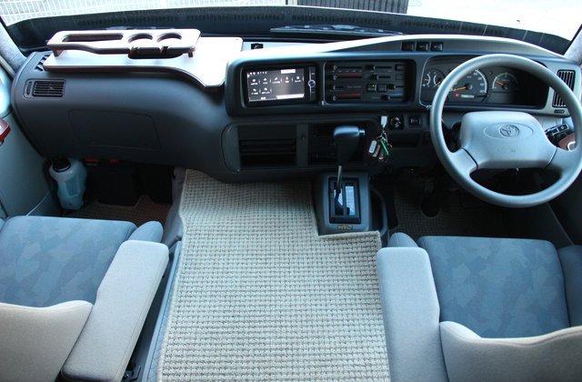 トヨタコースタービッグバンLX ナッツ製キャンピング