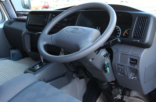 トヨタコースタービッグバンLX ナッツ製キャンピング
