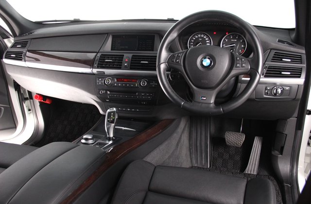 BMWX5X Drive 4.8i Mスポーツ