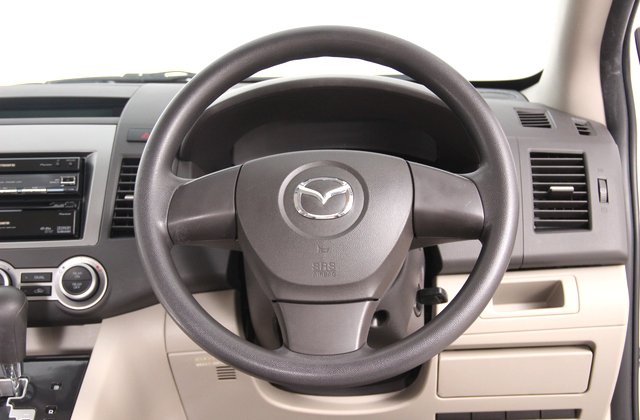 マツダMPV23F