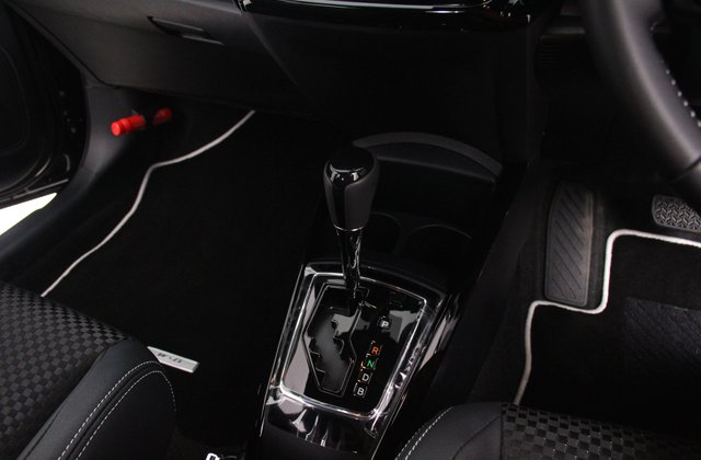 トヨタカローラフィールダーハイブリッドG W×B