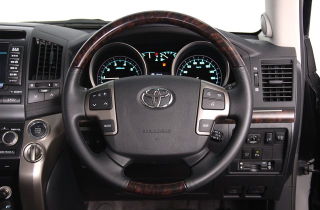 トヨタランドクルーザーAX G 60thブラックレザーセレクション